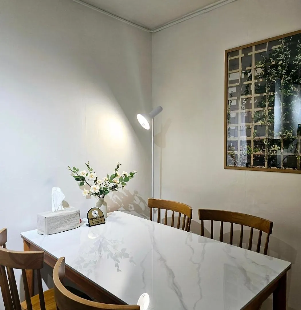 Stay Aurora Seoul Apartment